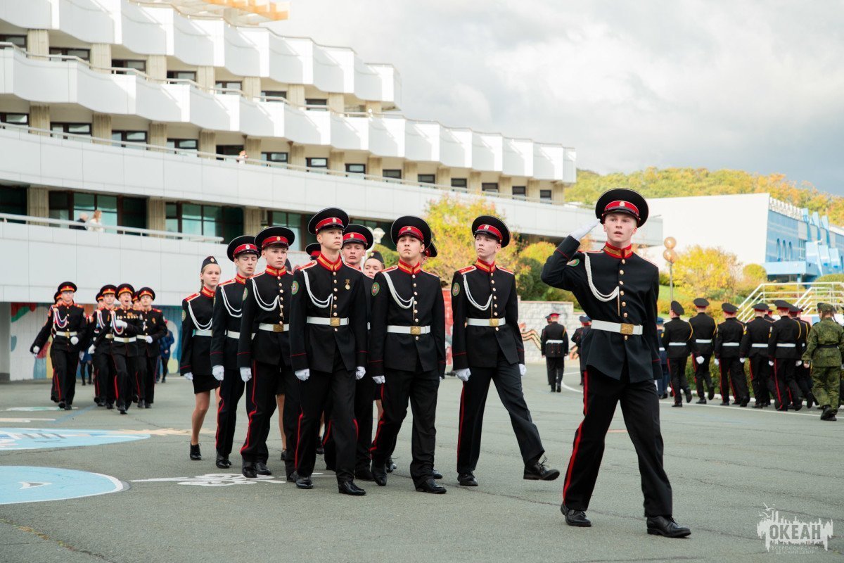 Участники слёта кадетских корпусов и классов «Служить России!» выступили на параде, приуроченном ко Дню воинской славы