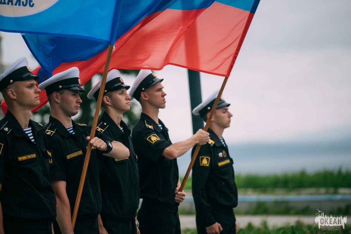 Фоторепортаж: День Государственного флага Российской Федерации прошёл в ВДЦ «Океан»