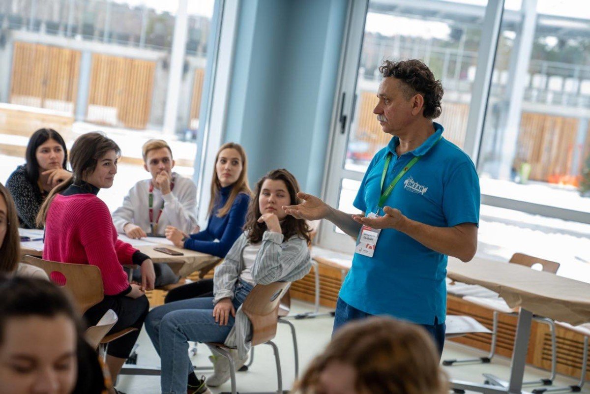 «Школа наставников»: специалисты детского центра «Океан» провели занятия в гимназии имени Е. М. Примакова