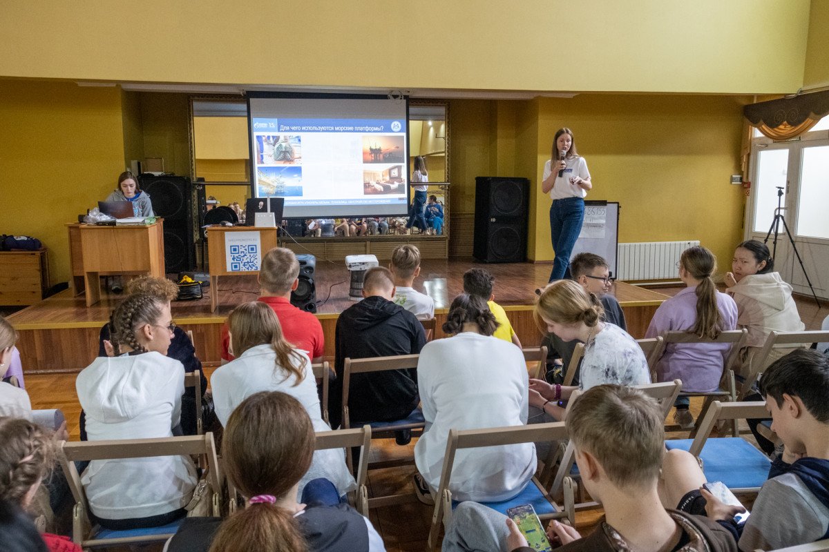 «Газпром добыча шельф Южно-Сахалинск» провел деловую профориентационную игру для школьников