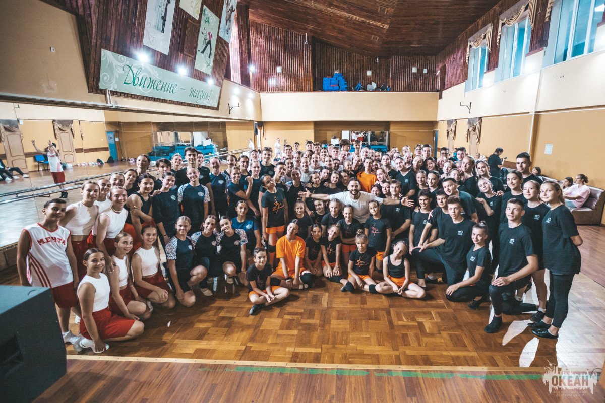Участники шоу «Танцы» проводят мастер-классы для оренбургских школьников